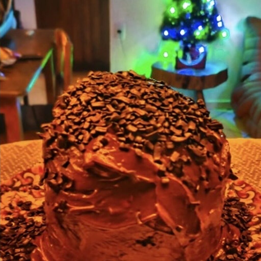 Chocotone sem glúten com ganache de chocolate sem lactose feito por aluna