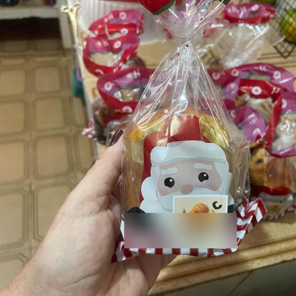 Panetone sem glúten embalado para venda de Natal pela Thánacozinha